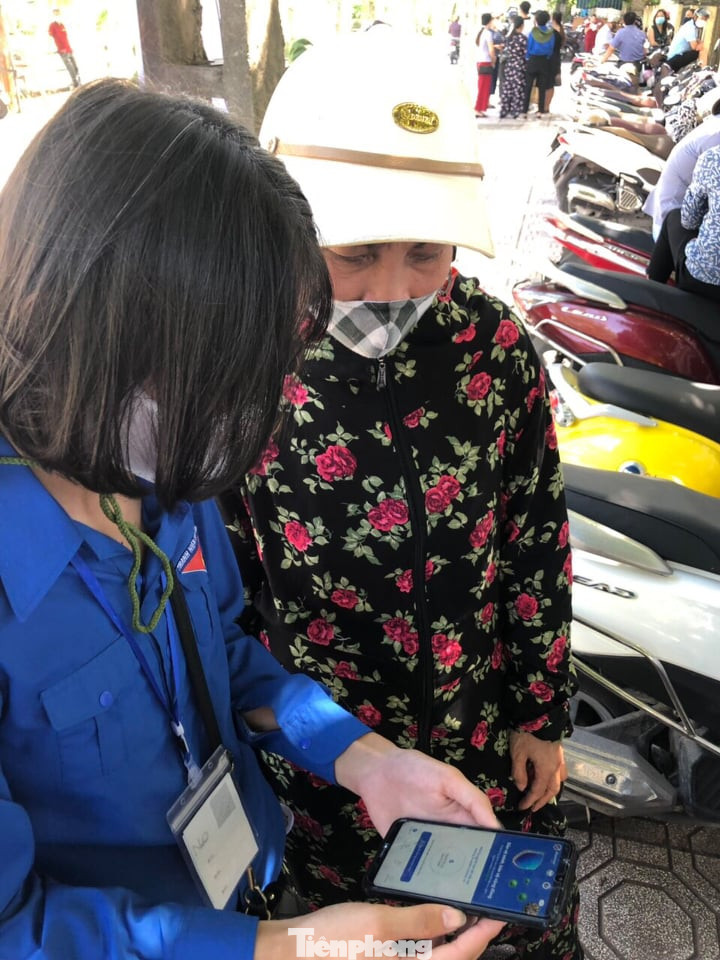 Hơn 500 sinh viên tình nguyện Thái Bình xuống đường tiếp sức mùa thi ảnh 18