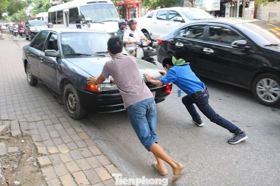 Hơn 500 sinh viên tình nguyện Thái Bình xuống đường tiếp sức mùa thi ảnh 13