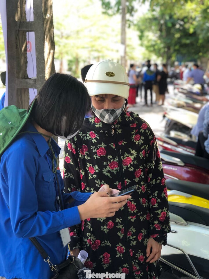 Hơn 500 sinh viên tình nguyện Thái Bình xuống đường tiếp sức mùa thi ảnh 17