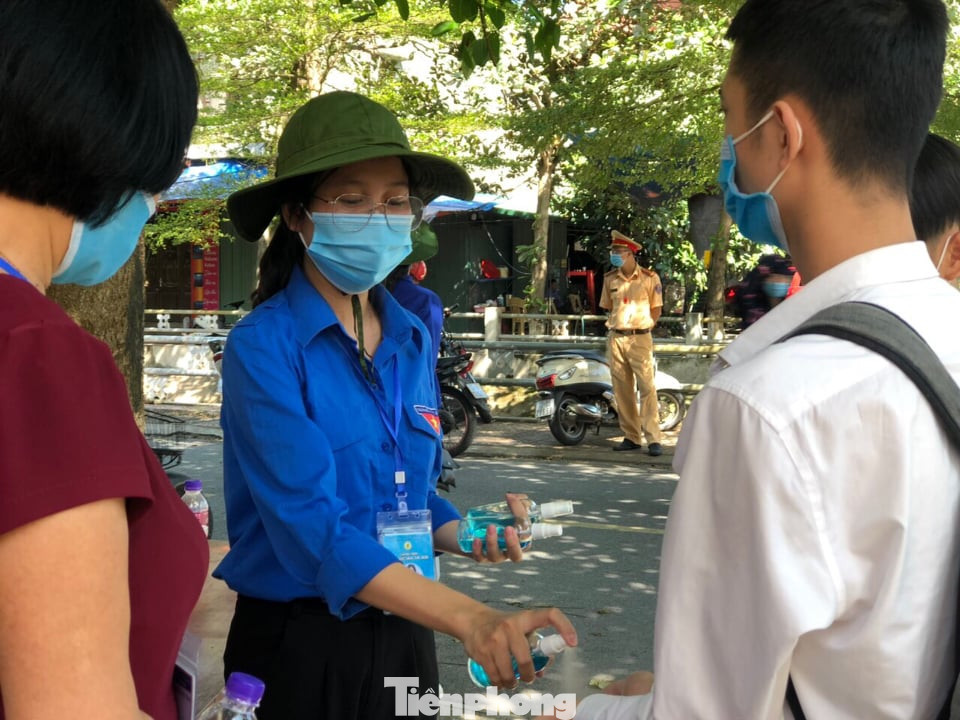 Hơn 500 sinh viên tình nguyện Thái Bình xuống đường tiếp sức mùa thi ảnh 11