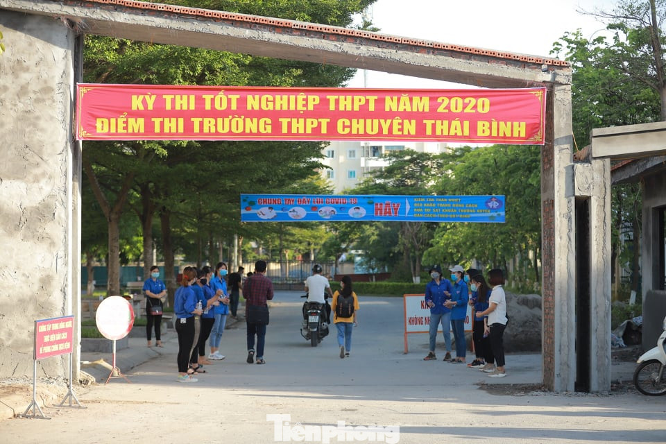 Hơn 500 sinh viên tình nguyện Thái Bình xuống đường tiếp sức mùa thi ảnh 5