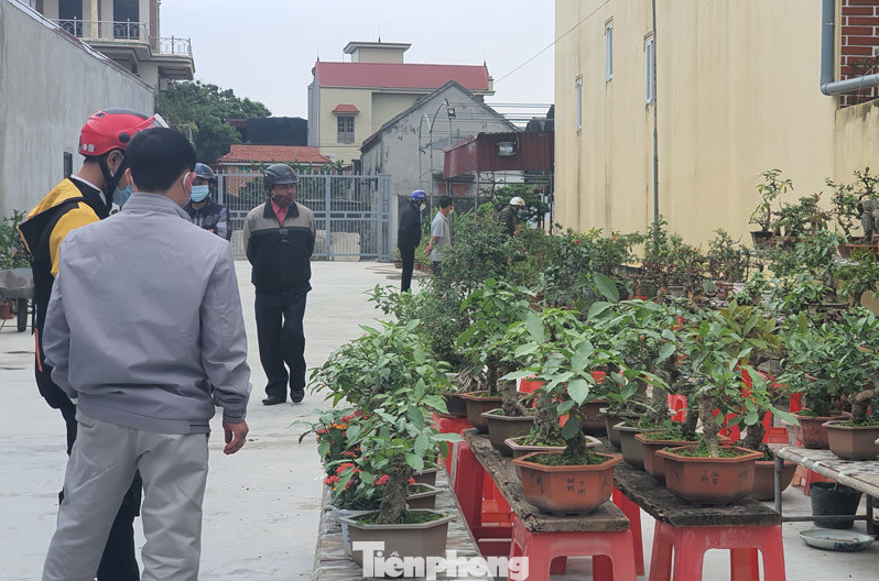 Đóng cửa chợ Viềng, người dân vẫn nườm nượp đổ về cầu may ảnh 7