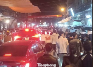 Đóng cửa chợ Viềng, người dân vẫn nườm nượp đổ về cầu may ảnh 15