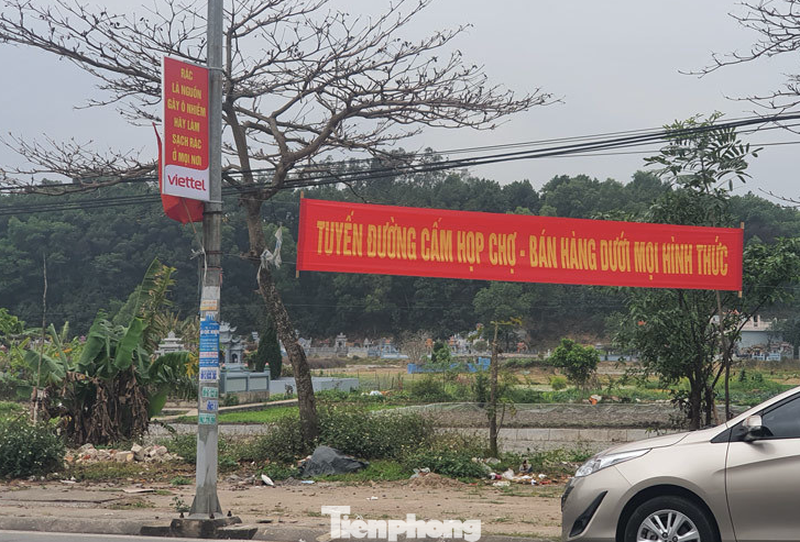 Đóng cửa chợ Viềng, người dân vẫn nườm nượp đổ về cầu may ảnh 5