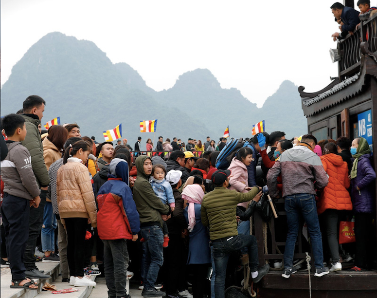 Chùa Tam Chúc chấn chỉnh tình trạng lôn xộn, dừng lễ khai chùa chống dịch ảnh 4