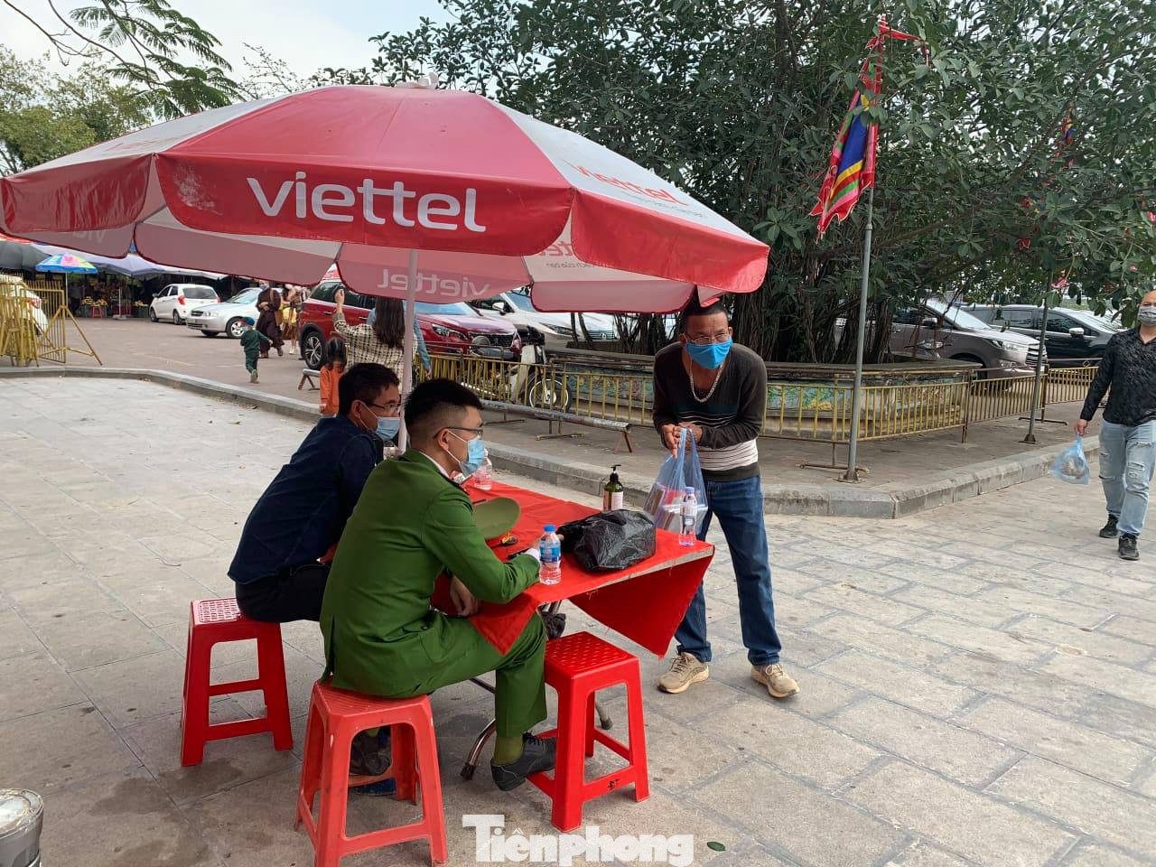 Lần đầu tiên đền Trần vắng nhất trong hơn 30 năm qua, phát ấn theo cách đặc biệt ảnh 11