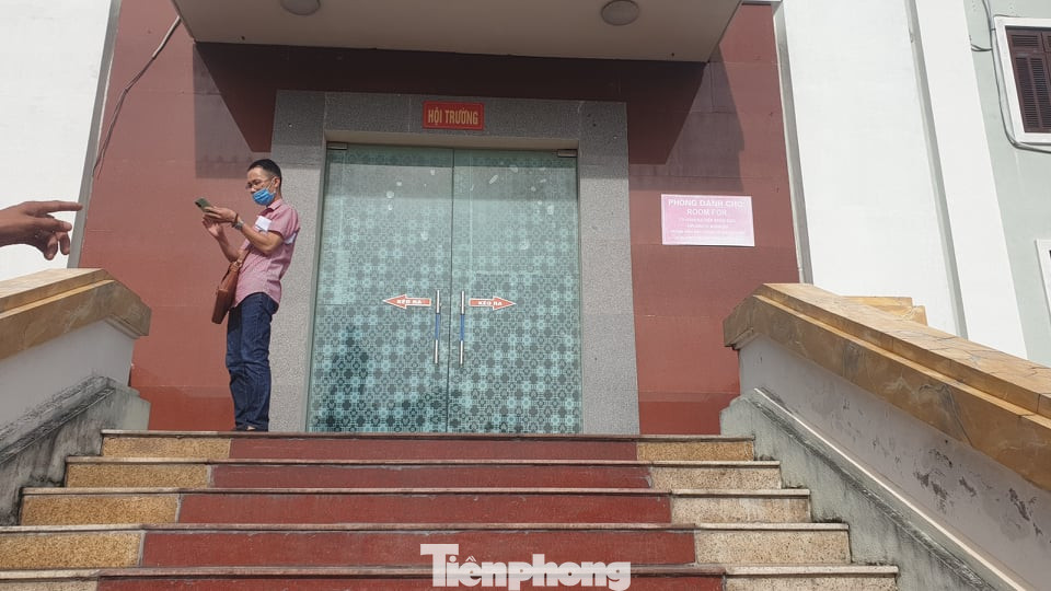 Hàng trăm người đội nắng theo dõi phiên xử vợ chồng Đường ‘Nhuệ’ ảnh 6