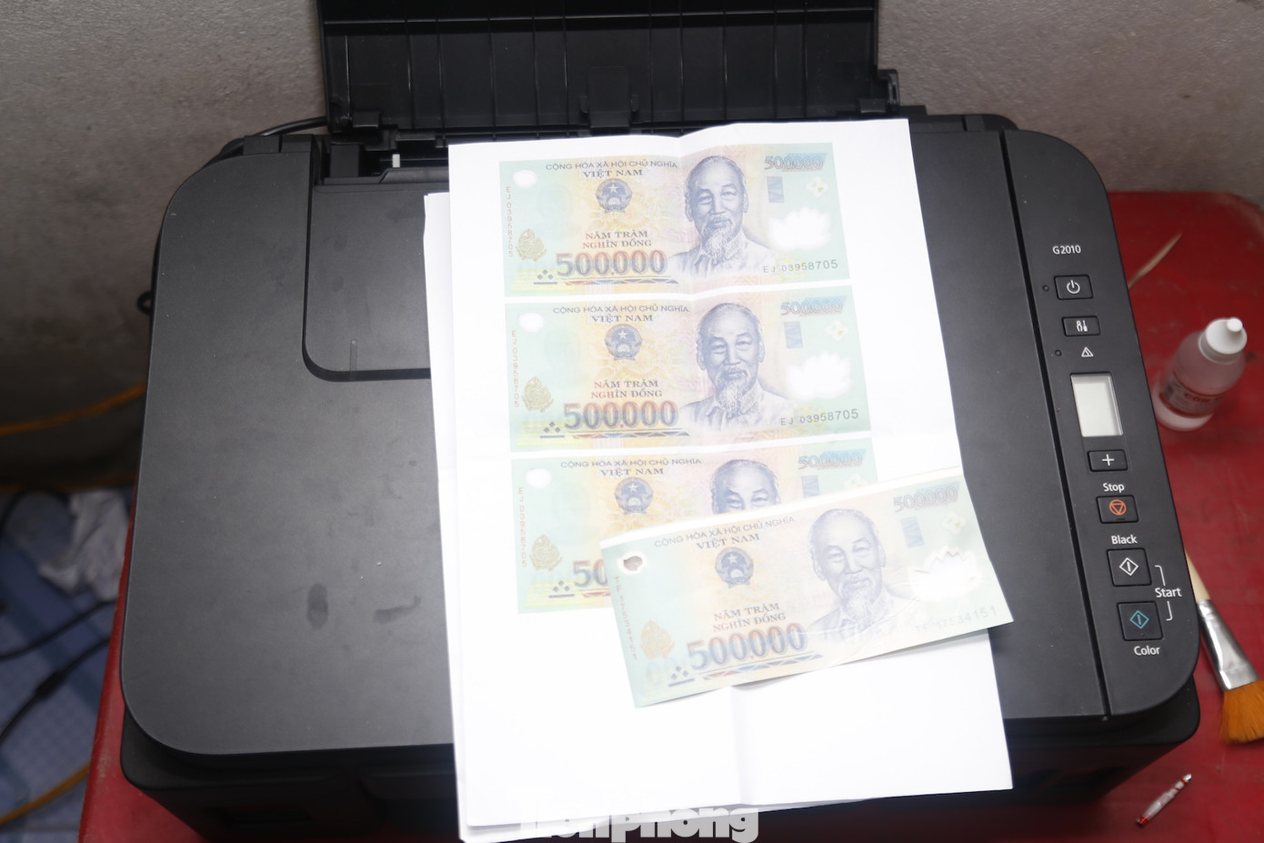 Đường dây sản xuất, bán gần 1 tỷ tiền giả ở Nam Định ảnh 1