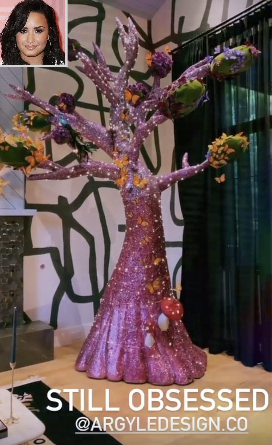 Muôn kiểu 'check-in' Noel tại gia của sao thế giới: Người khoả thân, người sexy nóng bỏng ảnh 14