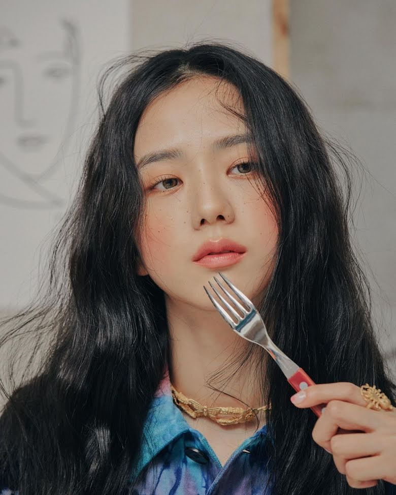 Fan của Black Pink phẫn nộ tố TC Candler ‘đá đểu’ Jisoo trong top 100 gương mặt đẹp ảnh 1