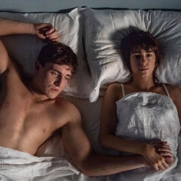 29 cảnh sex trong phim điện ảnh và truyền hình táo bạo nhất năm 2020 - Phần 1 ảnh 1