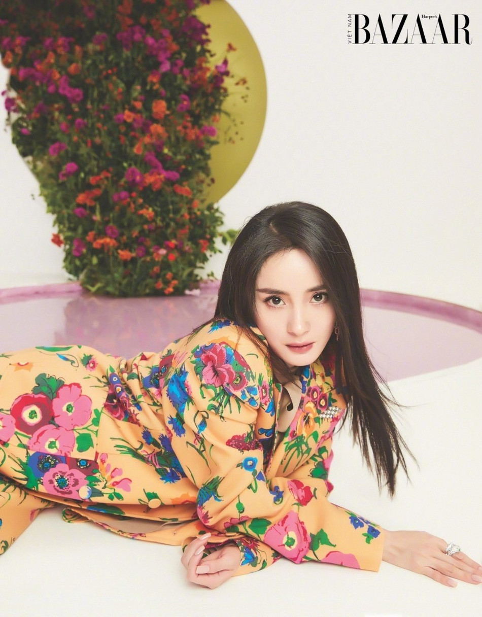 Dương Mịch lên trang bìa sinh nhật 10 năm của Harper’s Bazaar Việt Nam ảnh 2