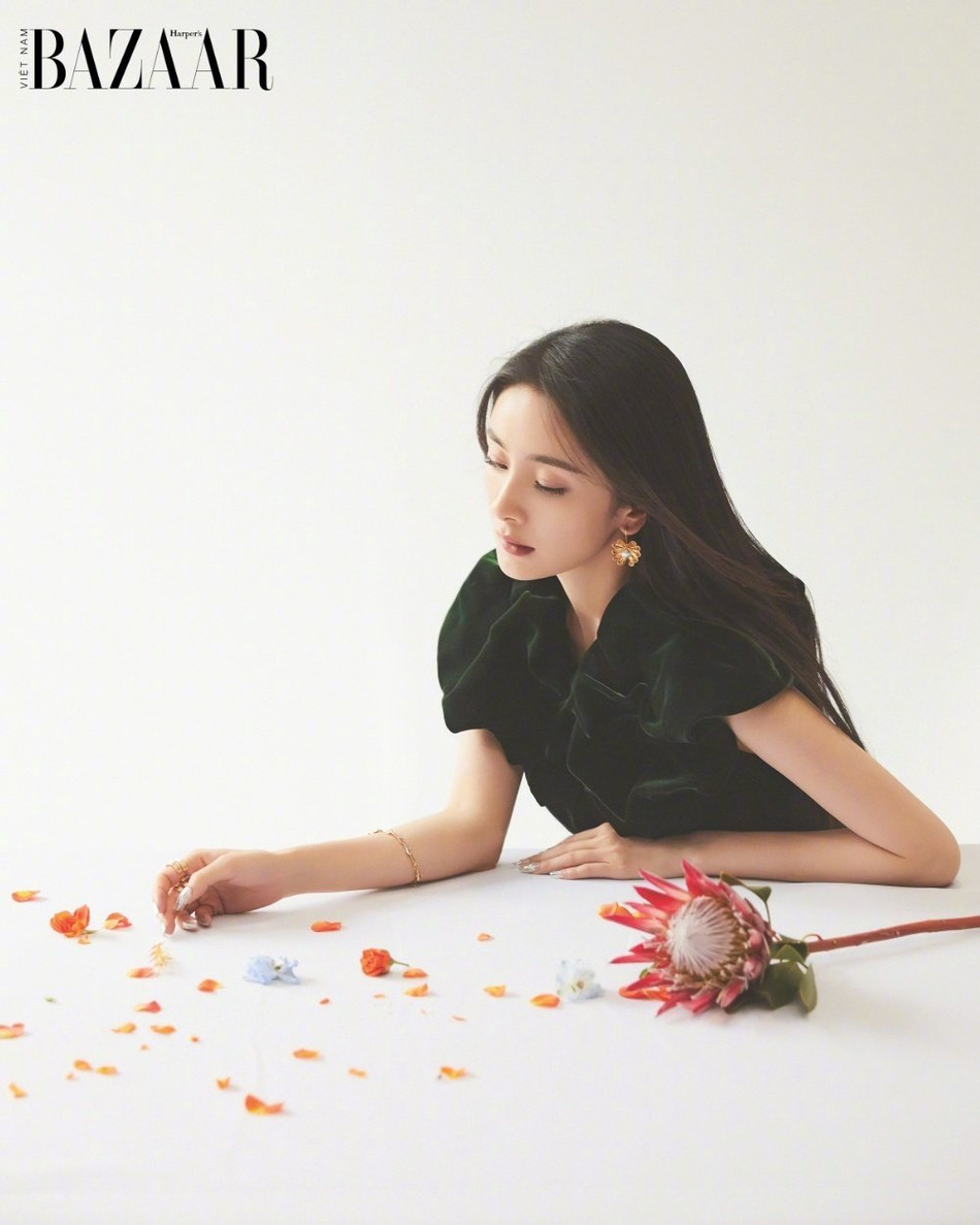 Dương Mịch lên trang bìa sinh nhật 10 năm của Harper’s Bazaar Việt Nam ảnh 6