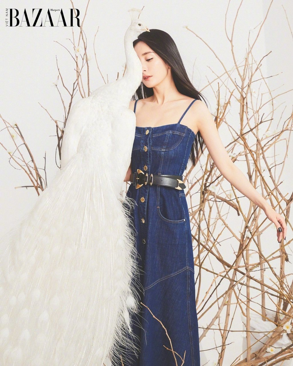 Dương Mịch lên trang bìa sinh nhật 10 năm của Harper’s Bazaar Việt Nam ảnh 4