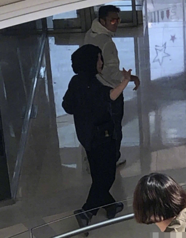 Bạn thân tiết lộ tình cảm hiện tại của Vương Phi và Tạ Đình Phong ảnh 2