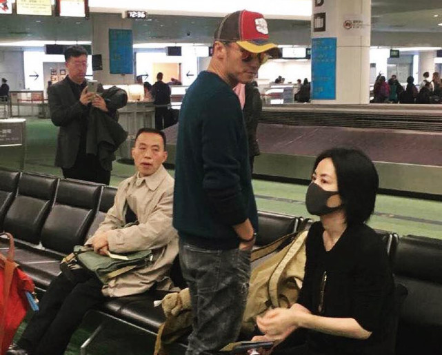 Bạn thân tiết lộ tình cảm hiện tại của Vương Phi và Tạ Đình Phong ảnh 1