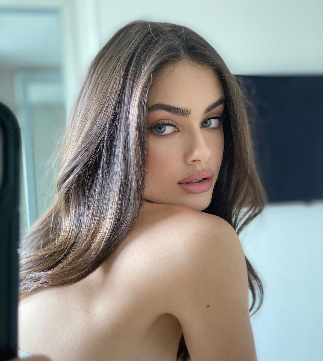 Nhan sắc cực phẩm của top 5 gương mặt đẹp nhất thế giới năm 2020 ảnh 1