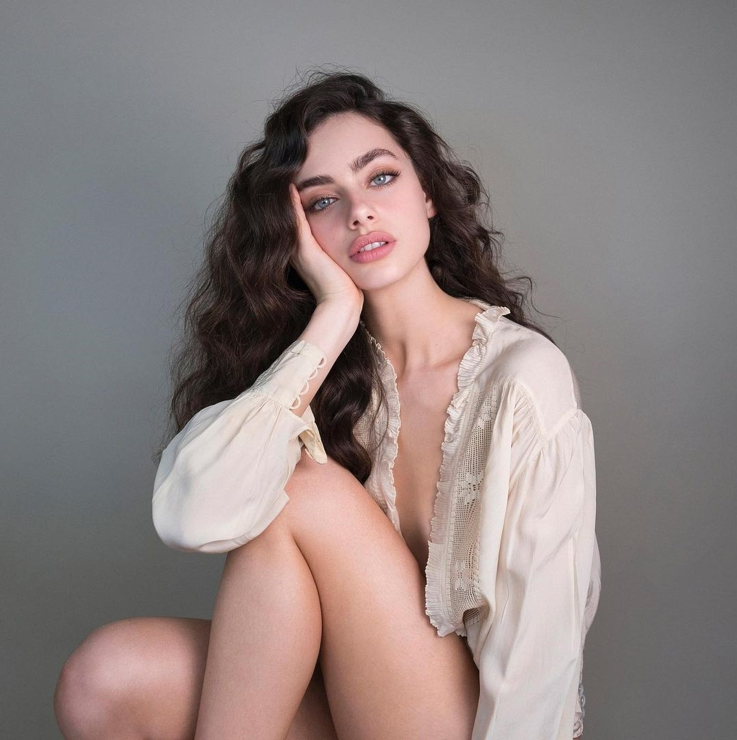 Nhan sắc cực phẩm của top 5 gương mặt đẹp nhất thế giới năm 2020 ảnh 2