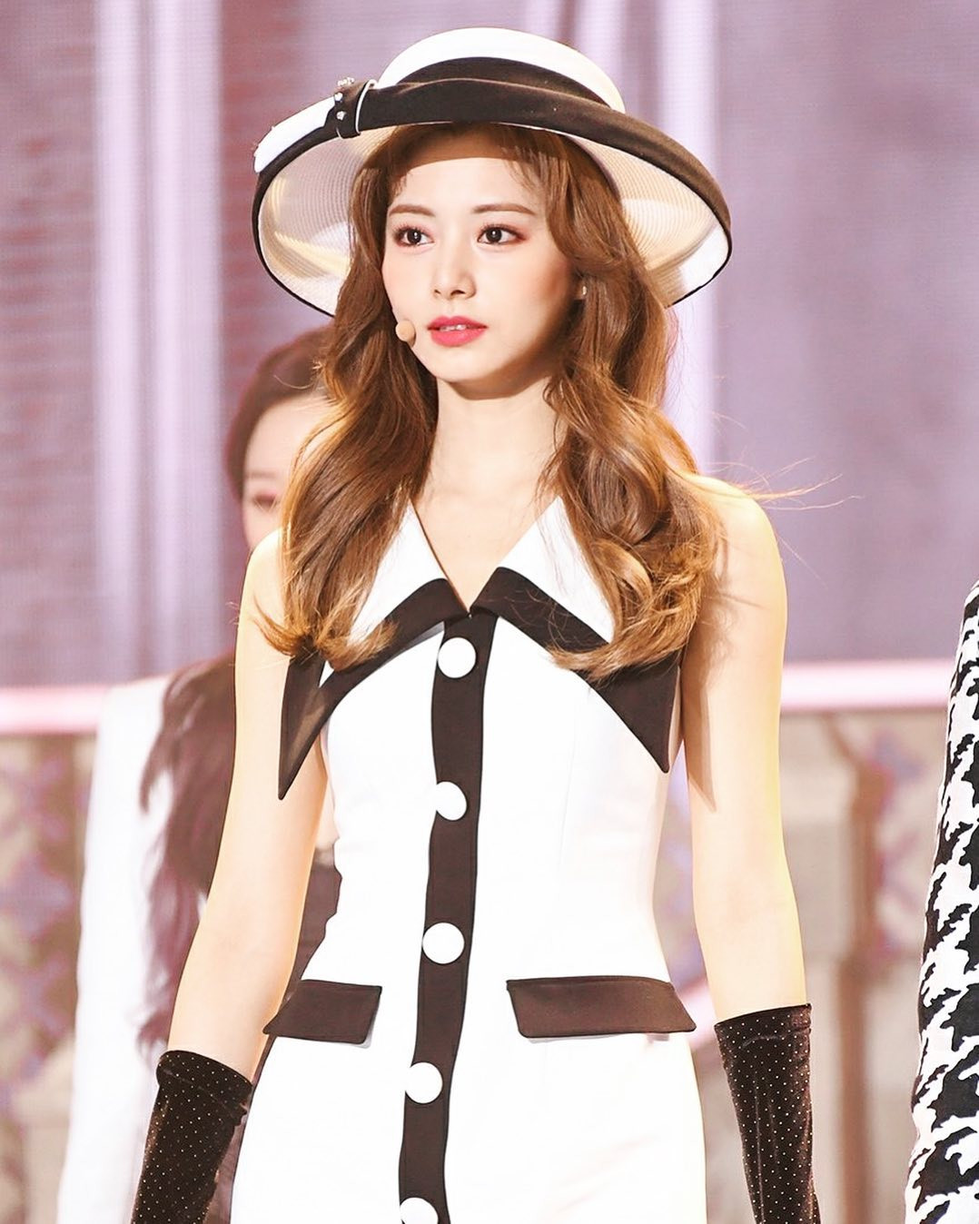 Nhan sắc cực phẩm của top 5 gương mặt đẹp nhất thế giới năm 2020 ảnh 12