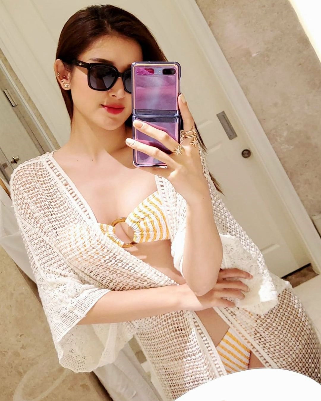 Đông về, mỹ nhân Việt vẫn đua nhau khoe dáng gợi cảm với bikini ảnh 1