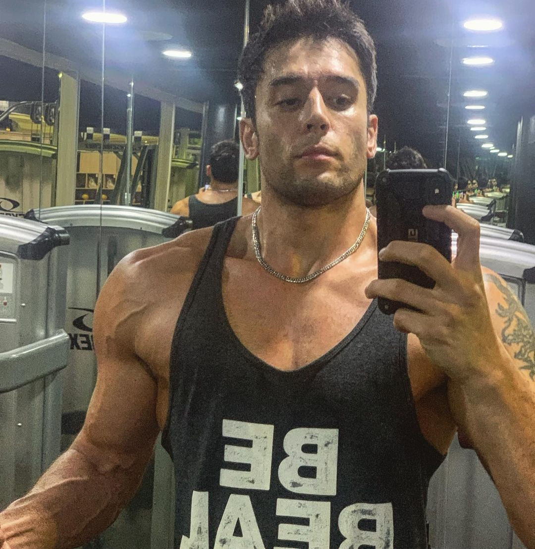 Nam thần lai ‘Gia đình là số 1’ cởi trần khoe cơ bắp giữa tiết trời -9 độ C ảnh 7