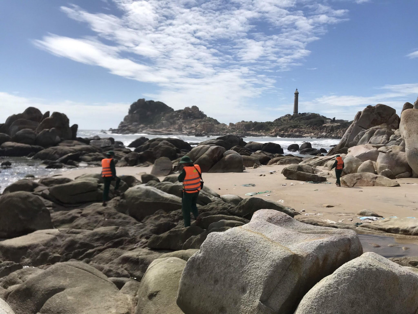 Hai du khách mất tích khi tắm biển ở Bình Thuận ngày đầu năm ảnh 1