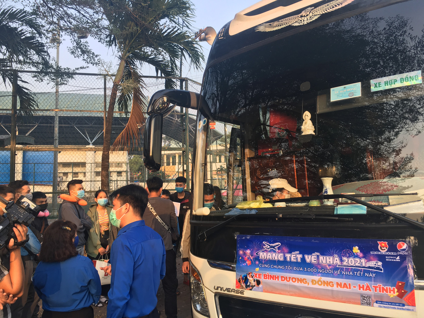 Mang Tết về nhà, tặng vé máy bay ô tô khứ hồi cho người lao động khó khăn ảnh 18