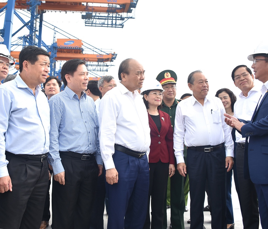 Thủ tướng Nguyễn Xuân Phúc thị sát cụm cảng Cái Mép – Thị Vải ảnh 1