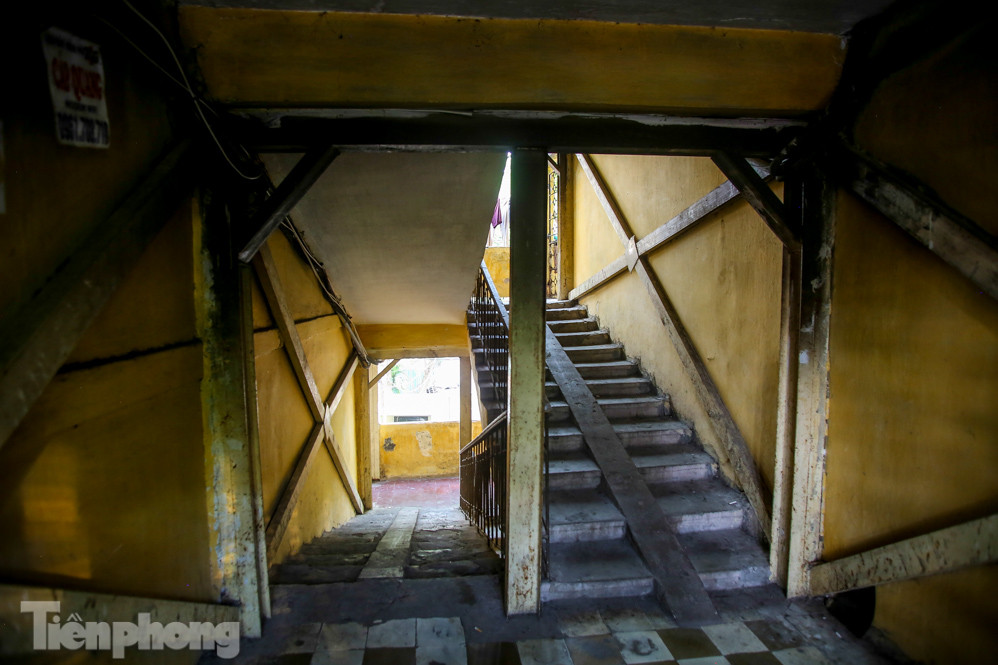 Nghịch lý tại những khu chung cư nguy hiểm bậc nhất Thủ đô ảnh 5