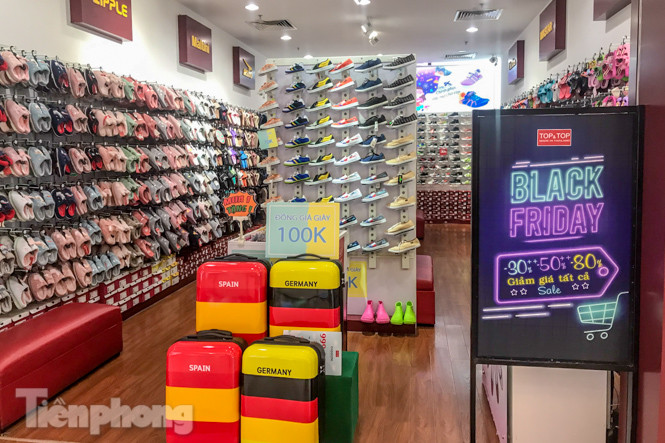 Nơi chen nhau, nơi lác đác vài khách trong ngày Black Friday ảnh 9