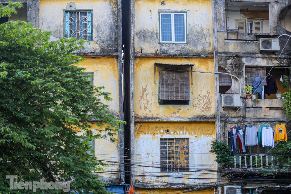 Cận cảnh các chung cư trước nguy cơ đổ sập bất cứ lúc nào ở Hà Nội ảnh 25