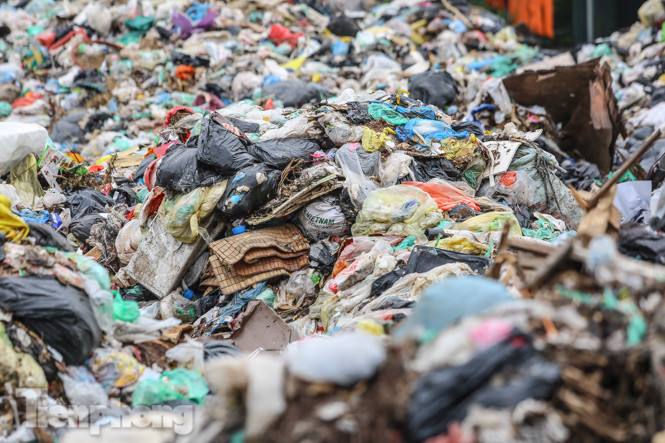 Khu Nam Sơn thông xe một tuần, rác vẫn chất thành 'núi' nhiều nơi ở nội đô ảnh 13