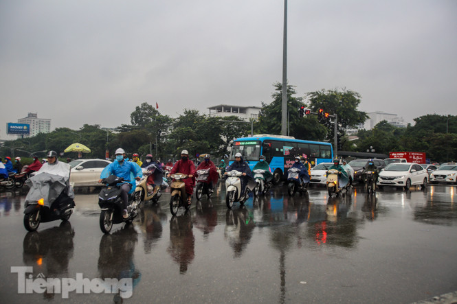 Mưa triền miên, phố phường Hà Nội tắc tứ bề ngày đầu tuần ảnh 17