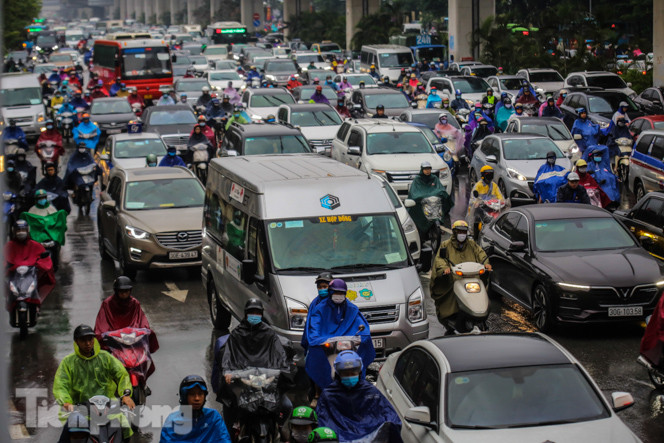 Mưa triền miên, phố phường Hà Nội tắc tứ bề ngày đầu tuần ảnh 6