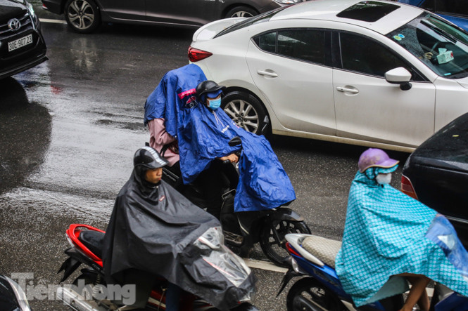 Mưa triền miên, phố phường Hà Nội tắc tứ bề ngày đầu tuần ảnh 7