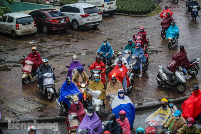 Mưa triền miên, phố phường Hà Nội tắc tứ bề ngày đầu tuần ảnh 14