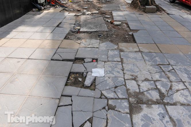 Sau ba năm lát, đá 'độ bền 70 năm' và gạch vỉa hè nhiều nơi vỡ nát ảnh 6
