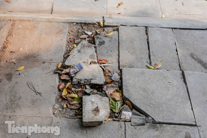 Sau ba năm lát, đá 'độ bền 70 năm' và gạch vỉa hè nhiều nơi vỡ nát ảnh 16