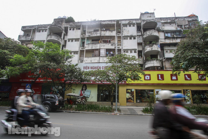 Tận thấy khu chung cư trước nguy cơ sập đổ ở giữa Thủ đô ảnh 1