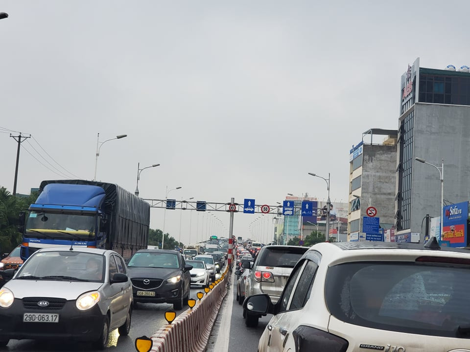 Mưa triền miên, phố phường Hà Nội tắc tứ bề ngày đầu tuần ảnh 21