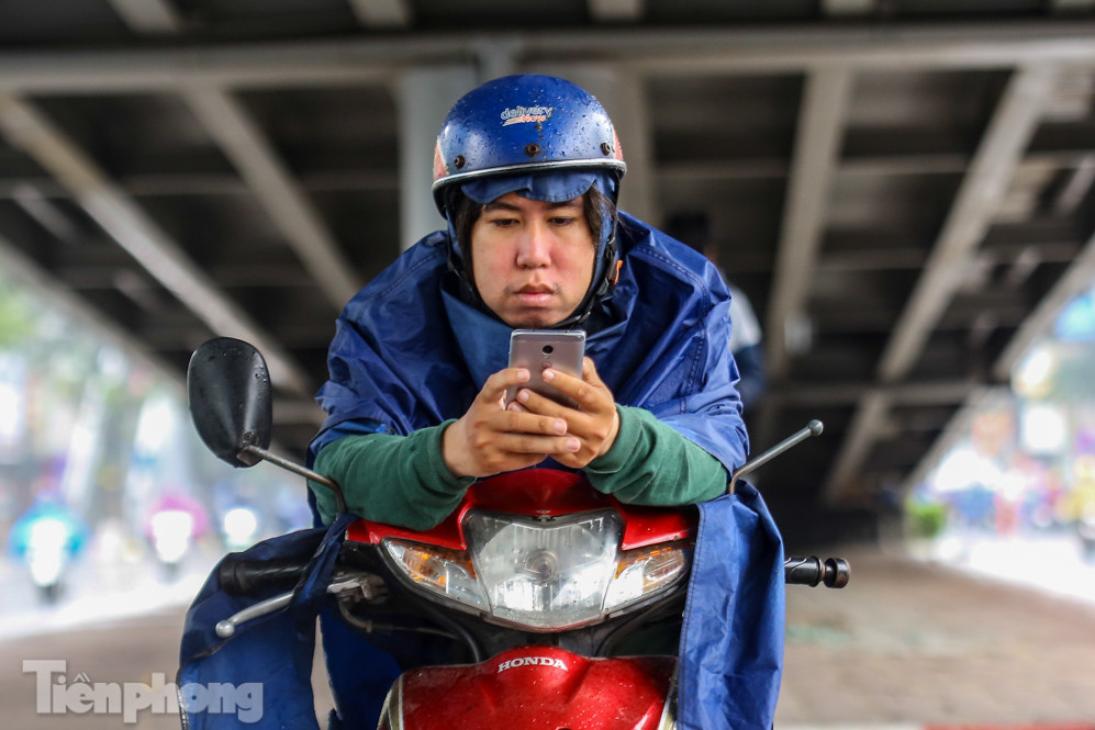 Mức phạt tăng 'tiền triệu', người dân Thủ đô vẫn thờ ơ với khẩu trang khi ra đường ảnh 8