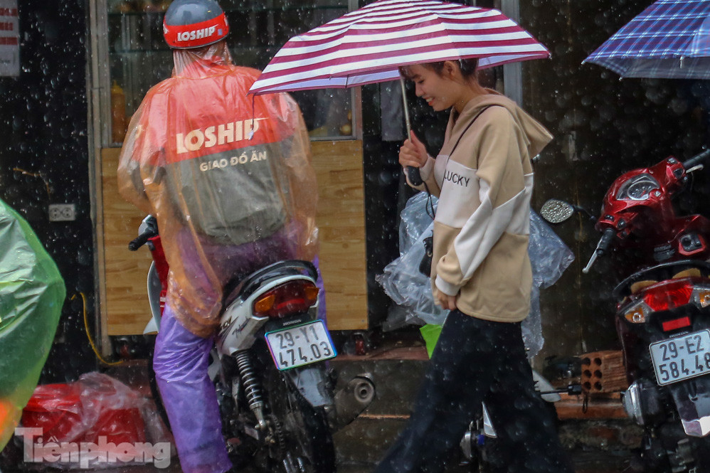 Mức phạt tăng 'tiền triệu', người dân Thủ đô vẫn thờ ơ với khẩu trang khi ra đường ảnh 9