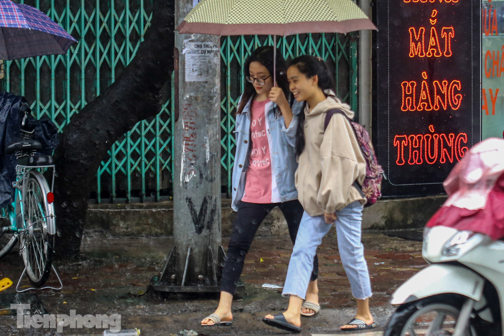 Mức phạt tăng 'tiền triệu', người dân Thủ đô vẫn thờ ơ với khẩu trang khi ra đường ảnh 7