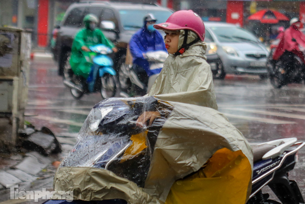 Mức phạt tăng 'tiền triệu', người dân Thủ đô vẫn thờ ơ với khẩu trang khi ra đường ảnh 6