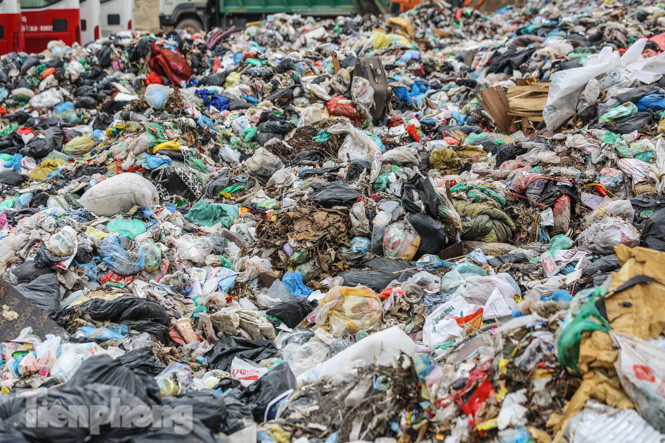Khu Nam Sơn thông xe một tuần, rác vẫn chất thành 'núi' nhiều nơi ở nội đô ảnh 12