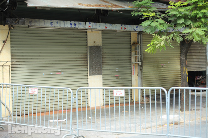 Rào chắn tứ phía cả khu phố Hà Nội vì phát hiện bom chưa nổ ảnh 4