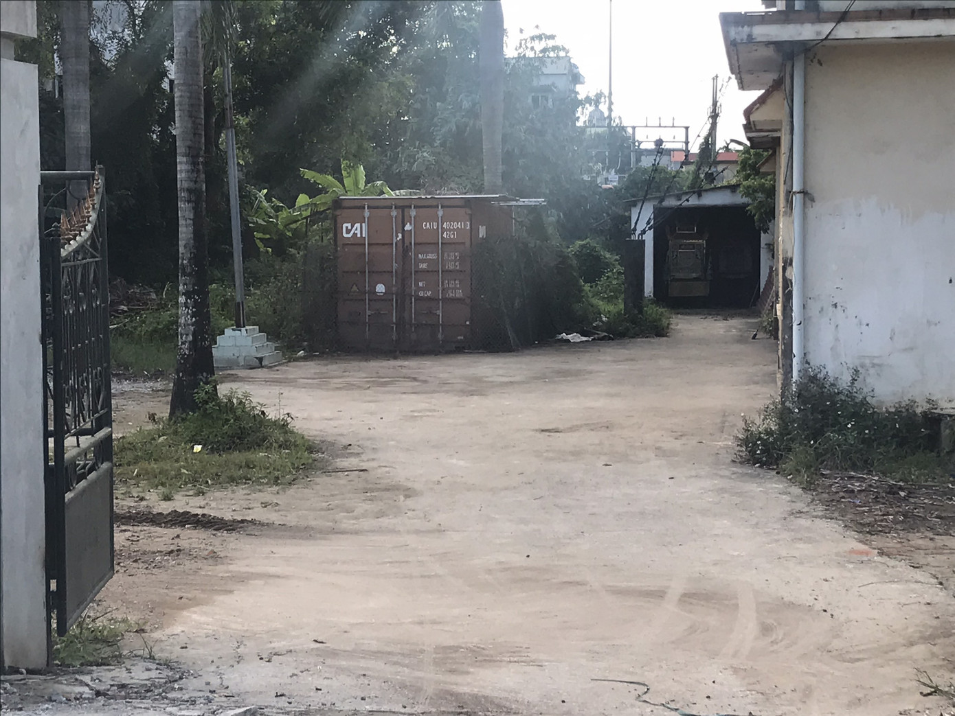 Gần hai năm, lô gỗ sưa ‘trăm tỷ’ ở Hà Nội nằm trong thùng container ảnh 1