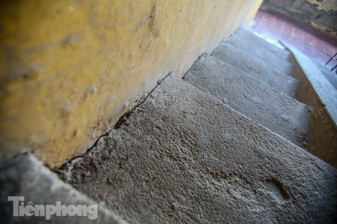 Cận cảnh các chung cư trước nguy cơ đổ sập bất cứ lúc nào ở Hà Nội ảnh 6