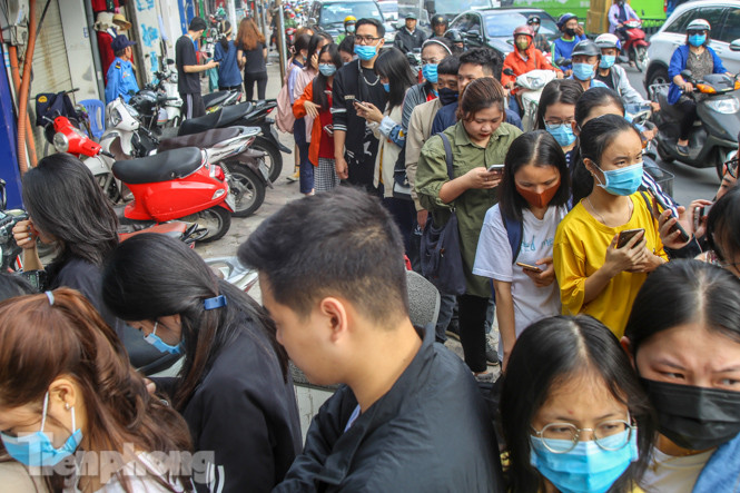 Nơi chen nhau, nơi lác đác vài khách trong ngày Black Friday ảnh 2