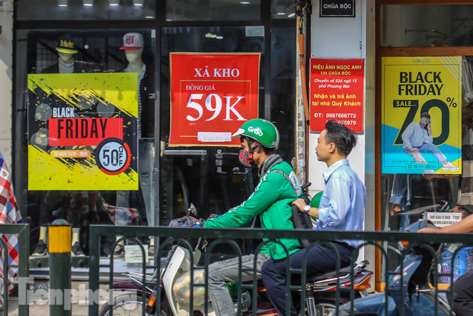 Giảm giá sốc cả tuần, 'phố mua sắm' vẫn ảm đạm trước Black Friday ảnh 3